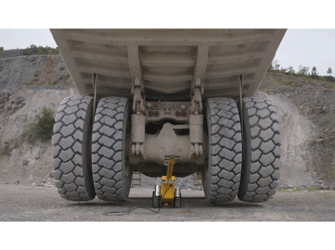 Домкрат пневмогидравлический тяжелого типа для горной промышленности, 100 т (на высоту до 1170 мм)