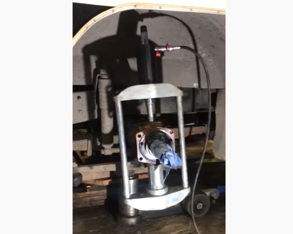 Гидравлический инструмент для ремонта автомобилей SCANIA