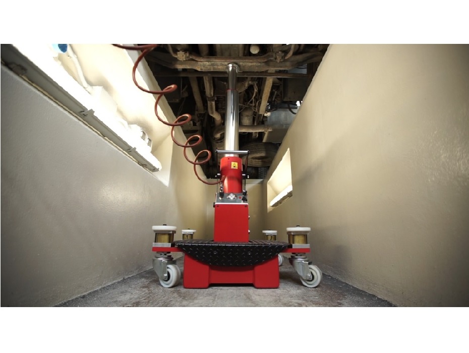 Домкрат наямный пневмогидравлический, с колесами, 15/30 т