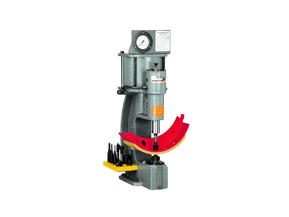 Пневмогидравлический стенд для клепки тормозных накладок N332 с подпружиненным инструментом на 5, 6, 8 мм