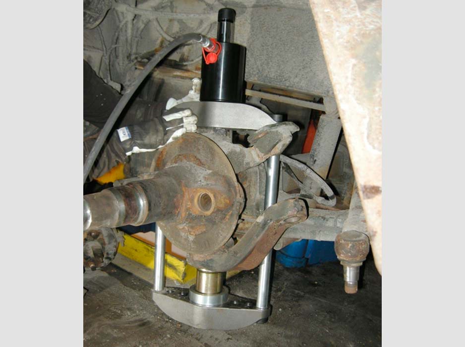 Выпрессовщик шкворней ударный для грузовых автомобилей с насосом в комплекте (расширенная версия)