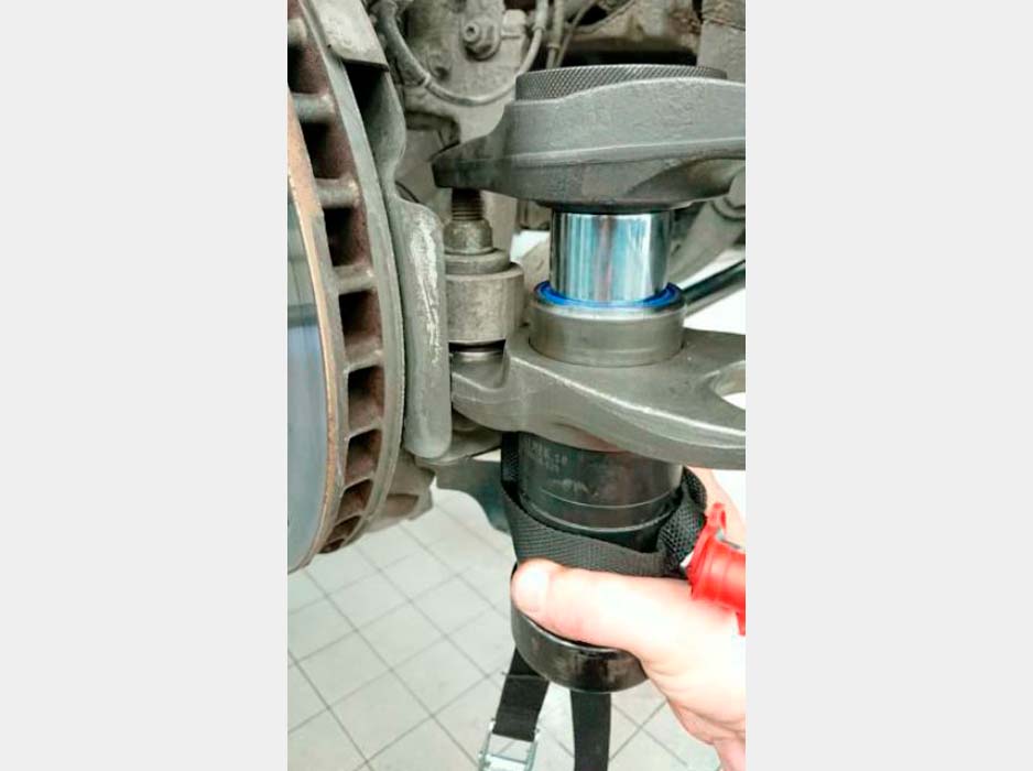 Выпрессовщик пальцев рулевых тяг 8,8 тонн Land Rover L405, L462, L494 & L663.  Discovery 5 L462, 2017-. Range Rover Sport L494, 2014-. Defender L663, 2020-