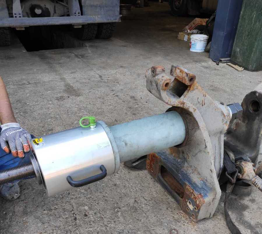 Гидравлический выпрессовщик осей балансира Скания, усилие 103 т (гидроцилиндр из алюминия)