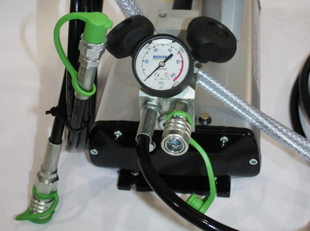 Насосная станция гидравлическая, пневматический привод, 2 выхода, с пультом ДУ, 70 МПа, 2500 см3