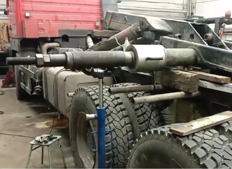 Гидравлический выпрессовщик осей балансира Скания, усилие 103 т (гидроцилиндр из алюминия)