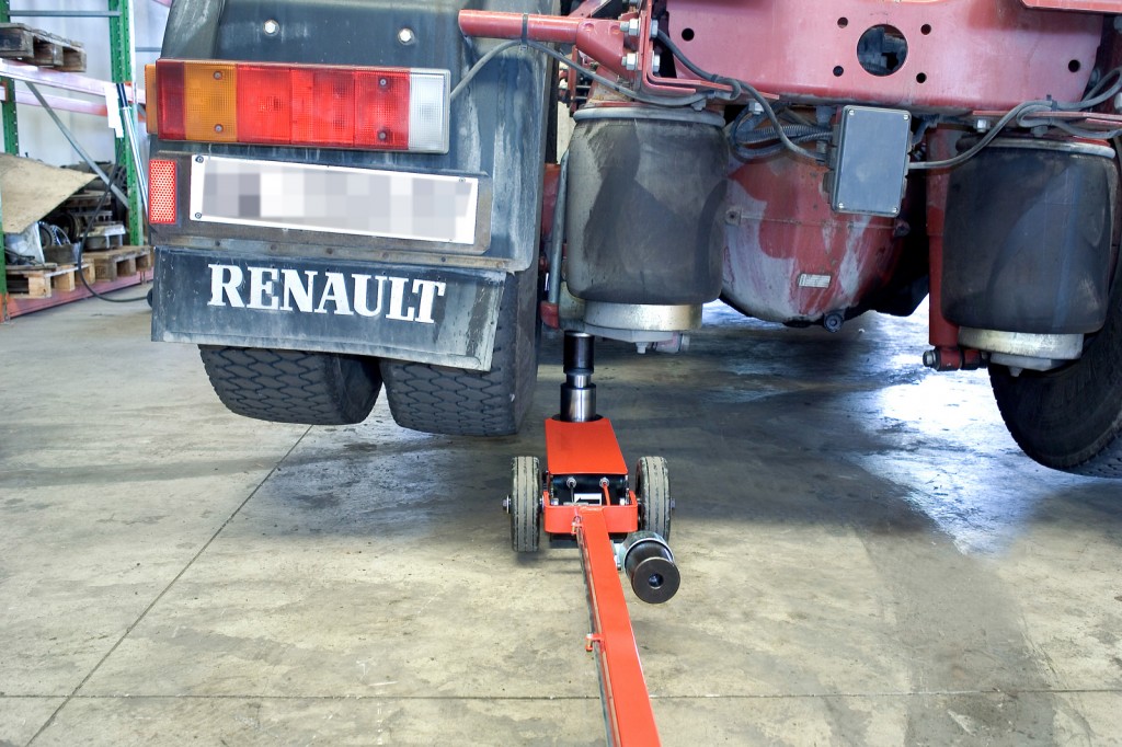 Домкрат пневмогидравлический, 40/20 т