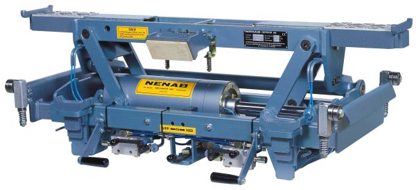 Домкрат канавный пневмогидравлический на 1,5 т, с пневмо раздвижной траверсой