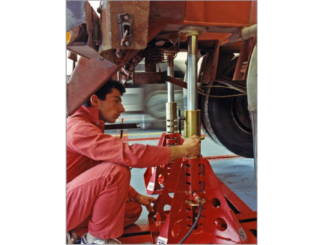 Гидравлический домкрат г/п 10 т. для вывешивания мостов прицепов, полуприцепов 