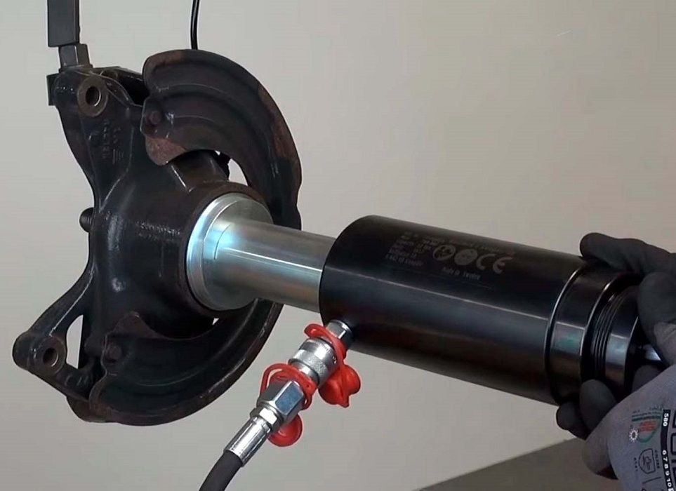 Комплект оснастки для съемника переднего ступичного подшипника Iveco Daily 35, 2014 (поставляется без цилиндра 03-00028)