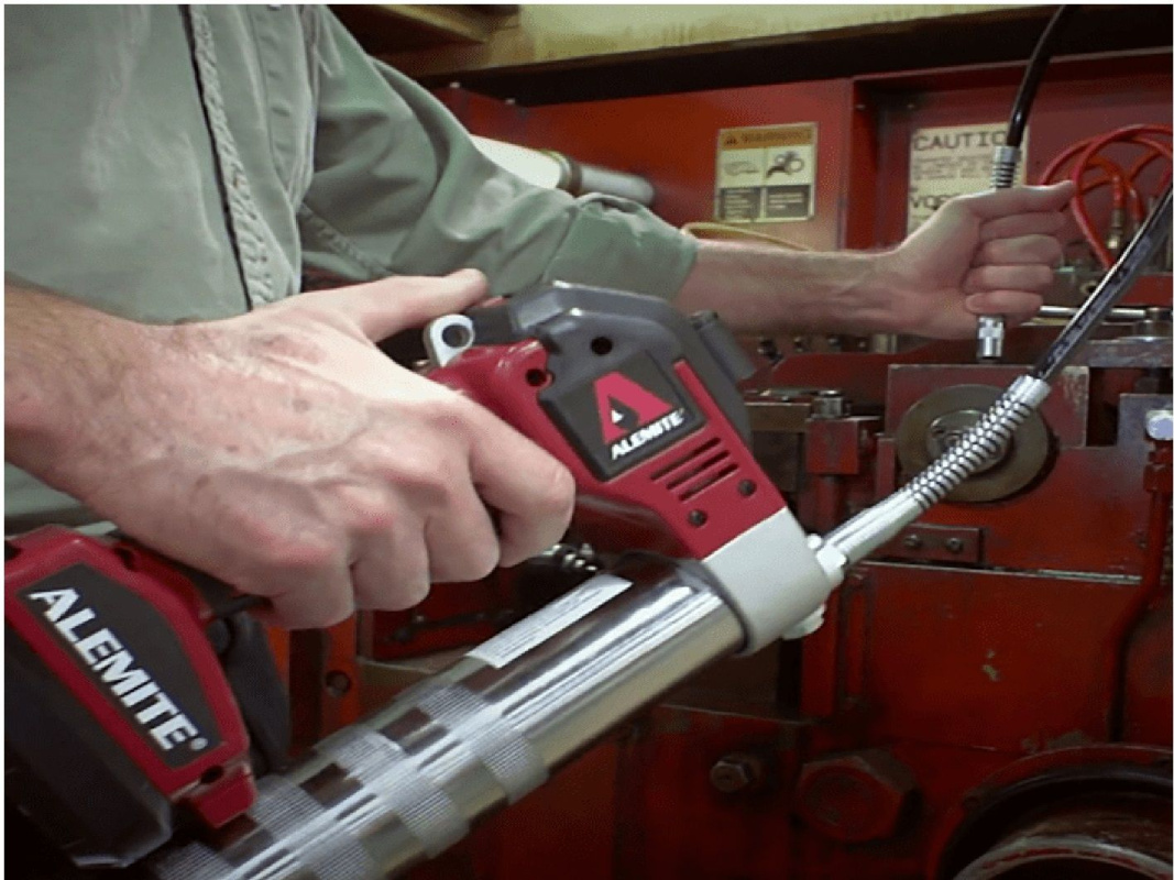 Шприц для смазки на аккумуляторной батарее (с 2-мя батареями)