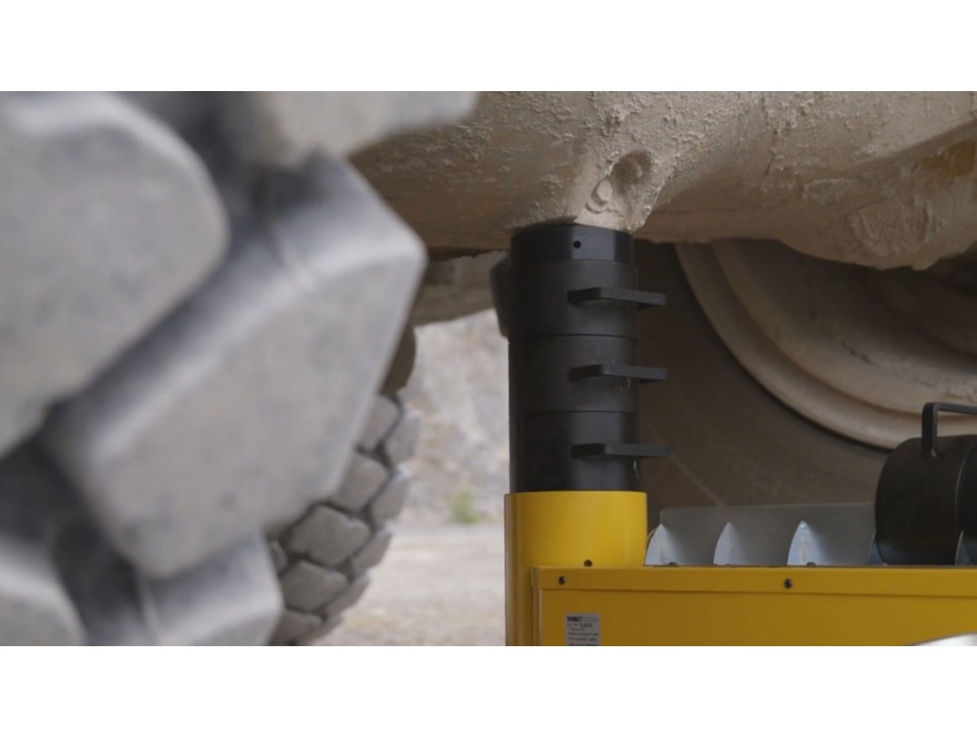 Домкрат пневмогидравлический тяжелого типа для горной промышленности, 100 т (на высоту до 1170 мм)