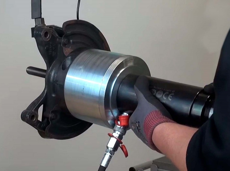 Комплект оснастки для съемника переднего ступичного подшипника Iveco Daily 35, 2014 (поставляется без цилиндра 03-00028)