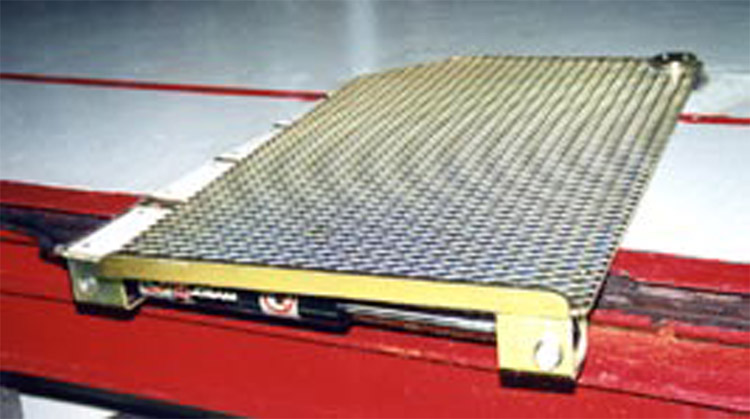 Детектор люфта в сочленениях рулевого механизма и подвески грузовых автомобилей 13 тонн на ось