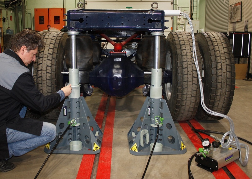 Домкрат гидравлический, подъем за раму, грузоподъемность 10 т