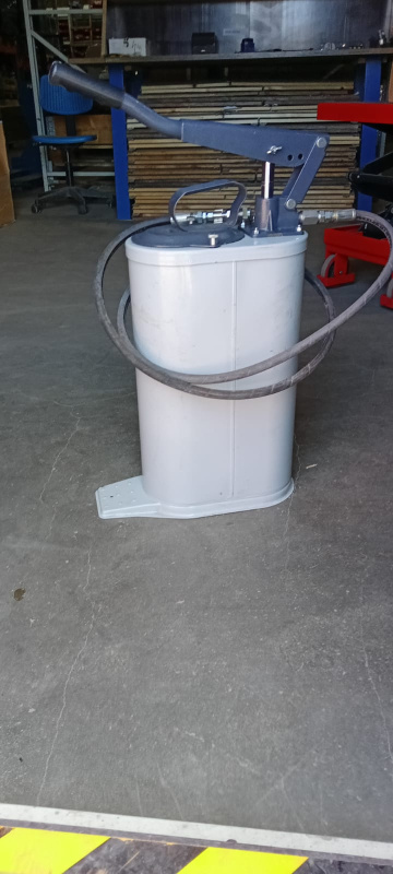 Нагнетатель смазки ручной, емкость16кг