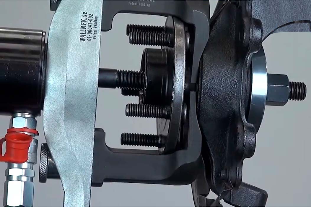 Комплект для снятия и установки ступиц легковых автомобилей с гидравлическим цилиндром на 22 тонны, универсальный с насосом (базовая версия)