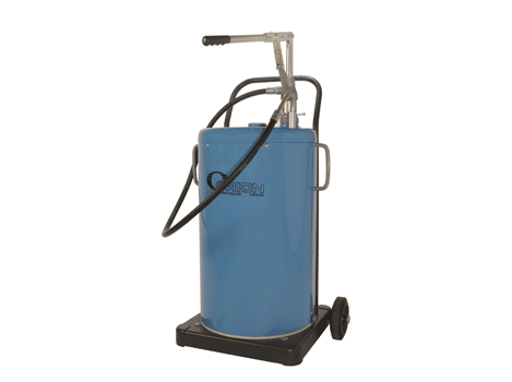 Комплект для раздачи масла De-Luxe передвижной под бочки объёмом 60 л., с насосом ручным, шлангом 1,5 м., пистолетом раздаточным без расходомера, с тележкой