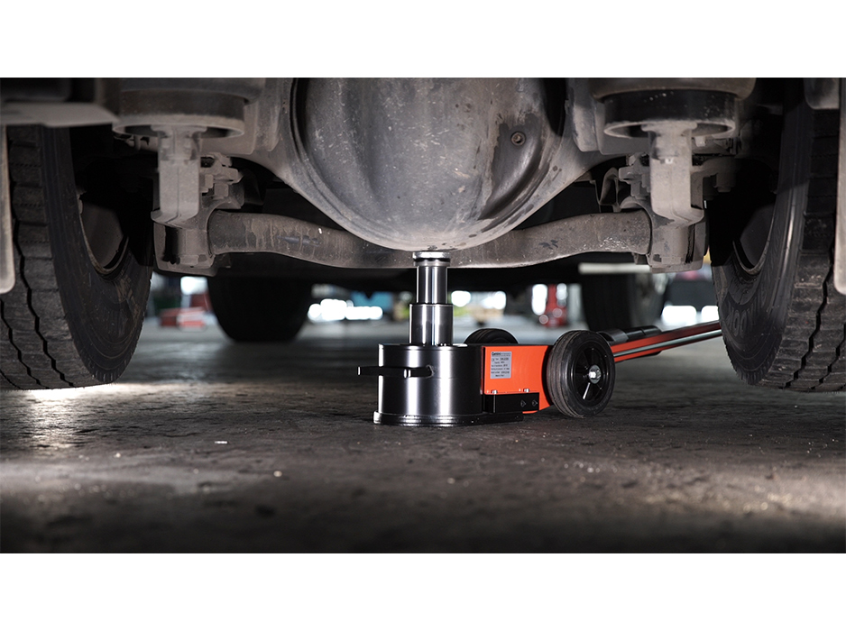 Домкрат пневмогидравлический низкий YAK215/N, 40/20 т Cattini со страхующими стойками