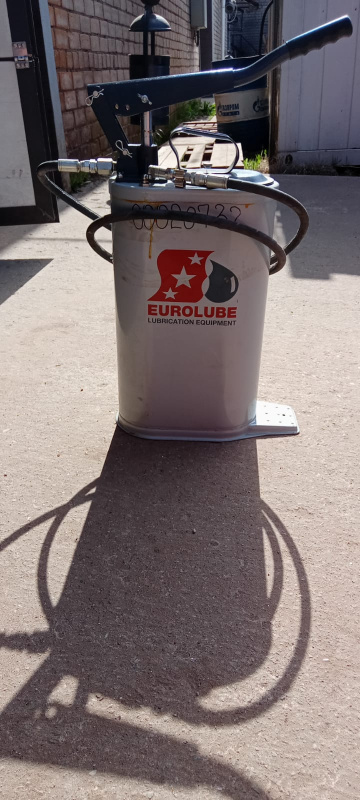 Нагнетатель смазки ручной, емкость16кг