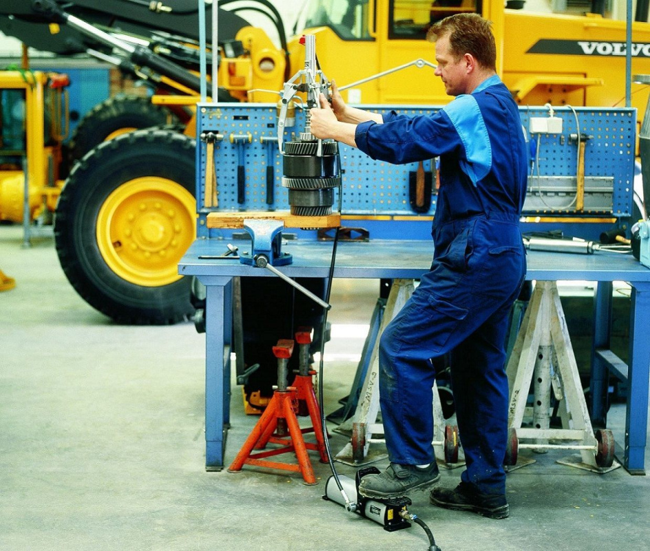 Насос гидравлический, пневматический привод, 70 МПа, 1000 см3, 7 кг, (шланг 2 м, БРС)