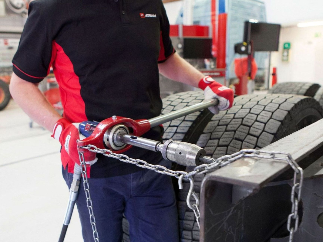 Пневматическая дрель с цепью и рычагом