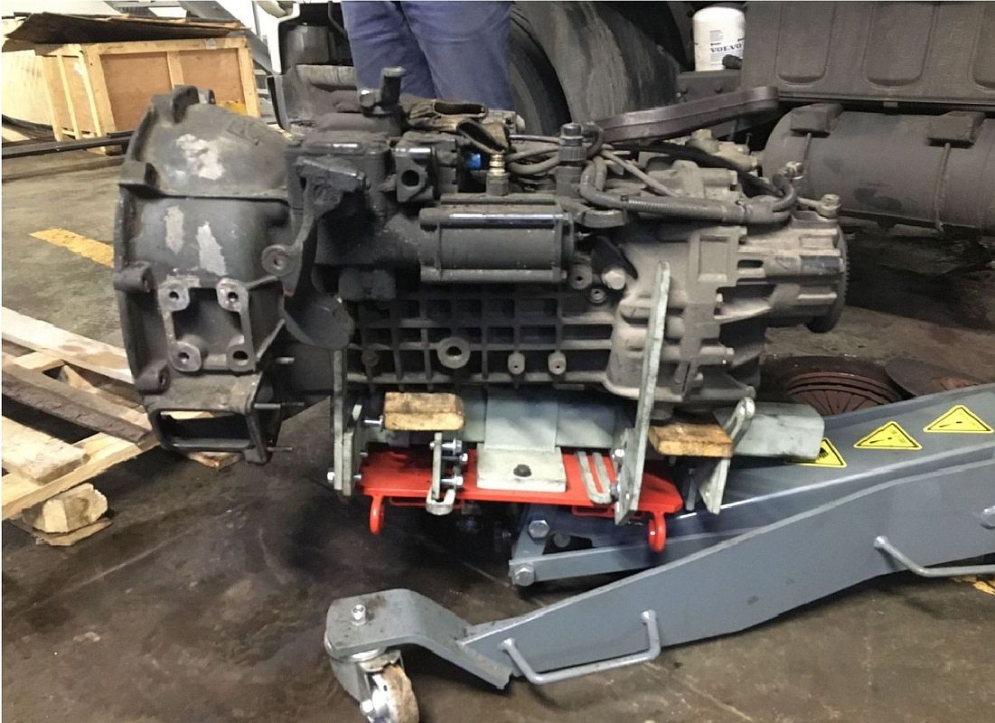 Подъемник для снятия КПП