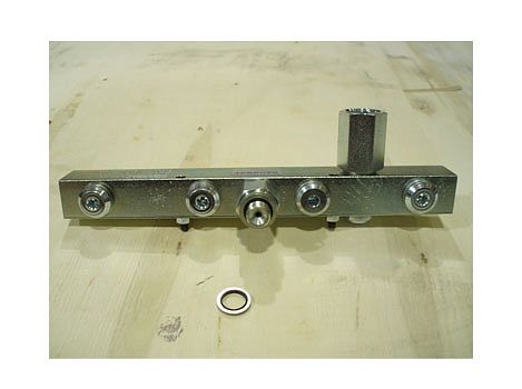 Коллектор распределительный, 5 выходов, вн. 1/4", нар. 1/4" и 1/2" для манометра