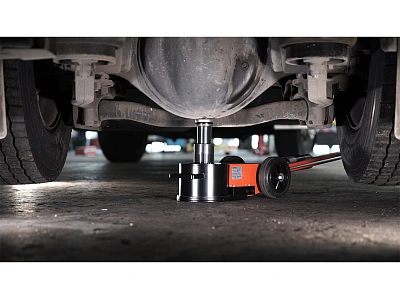 Домкрат пневмогидравлический низкий YAK215/N, 40/20 т Cattini со страхующими стойками