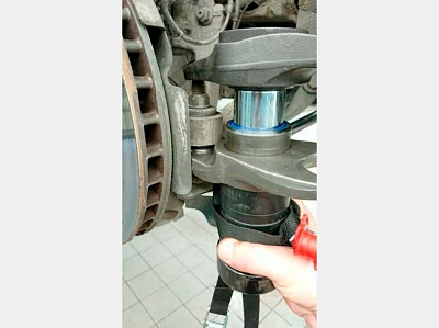 Выпрессовщик пальцев рулевых тяг 8,8 тонн Land Rover L405, L462, L494 & L663.  Discovery 5 L462, 2017-. Range Rover Sport L494, 2014-. Defender L663, 2020-