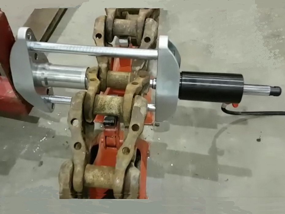 Выпрессовщик пальцев траковых цепей, 32 тонны