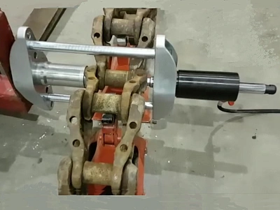 Выпрессовщик пальцев траковых цепей, 32 тонны