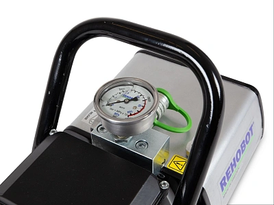 Насос гидравлический с  электроприводом 220В, 70 МПа, 2,5 литра, компактный