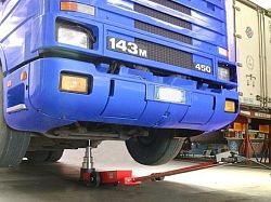 Домкраты легкой и средней серии - YAK