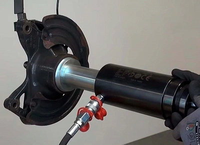 Комплект оснастки для съемника переднего ступичного подшипника Iveco Daily 35, 2014 (поставляется без цилиндра 03-00028)