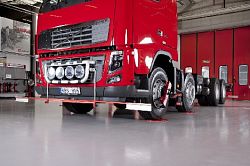 Стенды сход-развал для грузовых автомобилей, автобусов и прицепов