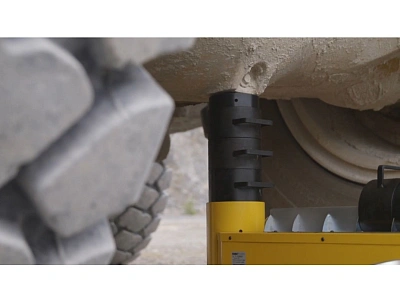 Домкрат пневмогидравлический тяжелого типа для горной промышленности, 100 т (на высоту до 1170 мм)