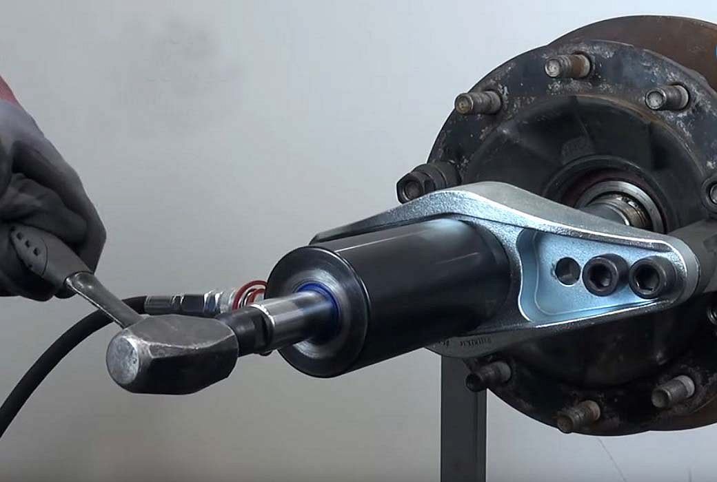 Съёмник ступиц грузовых автомобилей на 45 тонн, универсальный с насосом (базовая версия)