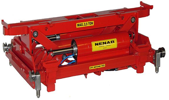 Домкрат канавный пневмогидравлический на 2,5 т, с  раздвижной траверсой