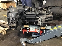 Подъёмник для снятия и установки агрегатов трансмиссии грузовых автомобилей с оснасткой