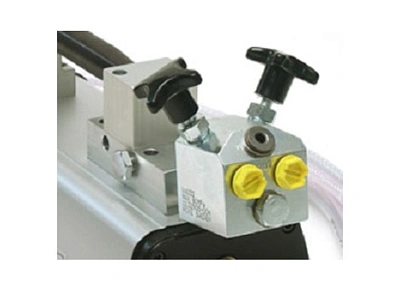 Клапан запорный, один вход три выхода, G1/4", 80 МПа            