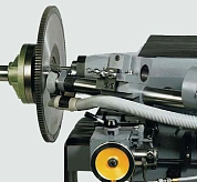 Инструмент для проточки и шлифования маховиков