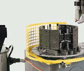 Приспособление для обточки тормозных накладок