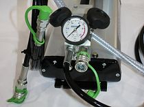 Насосная станция гидравлическая, пневматический привод, 2 выхода, с пультом ДУ, 70 МПа, 2500 см3