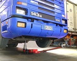 Домкраты для автосервиса, строительства и карьерной техники