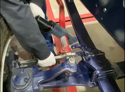 Инструмент ударный пневматический для откручивания рулевых тяг