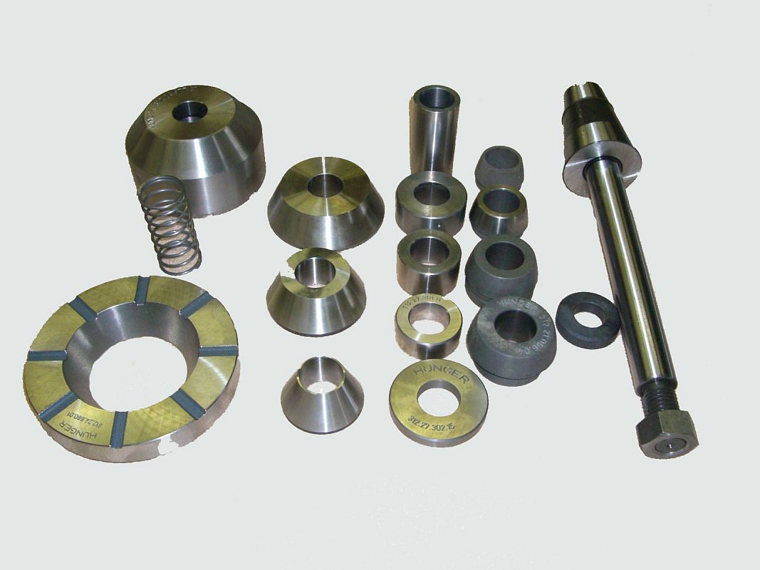 Крепежная оснастка для небольших тормозных барабанов, дисков и маховиков