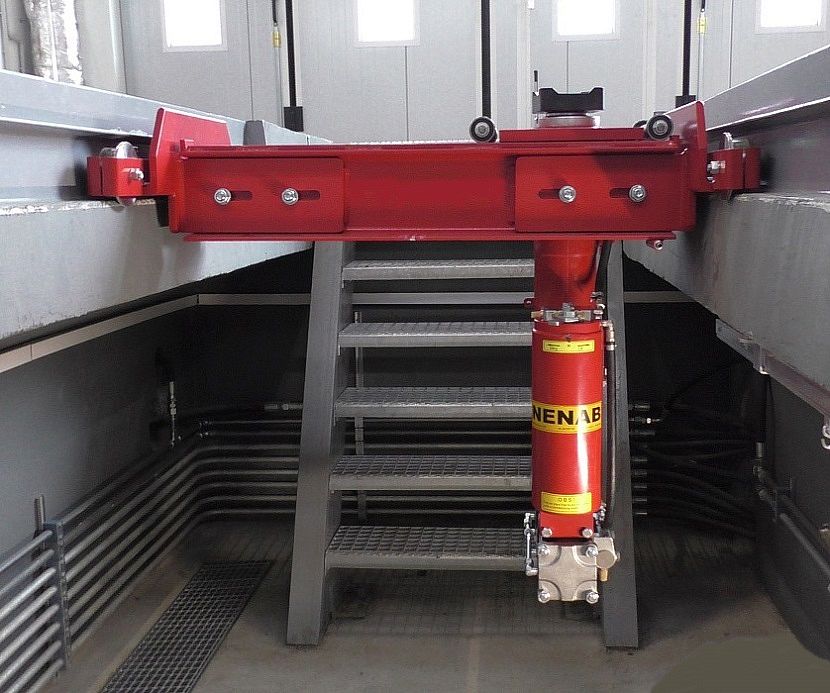 Домкрат гидравлический канавный 15 т с пневматическим приводом в комплекте c тележкой