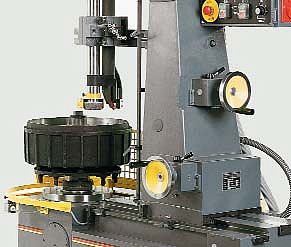 Инструмент для одновременной расточки и шлифовки тормозных барабанов